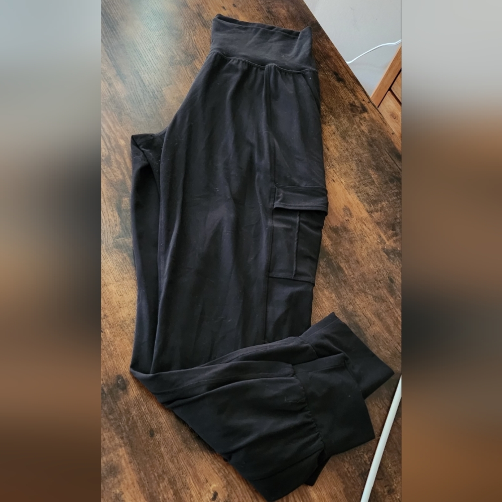 Athleta salutation cargo joggers